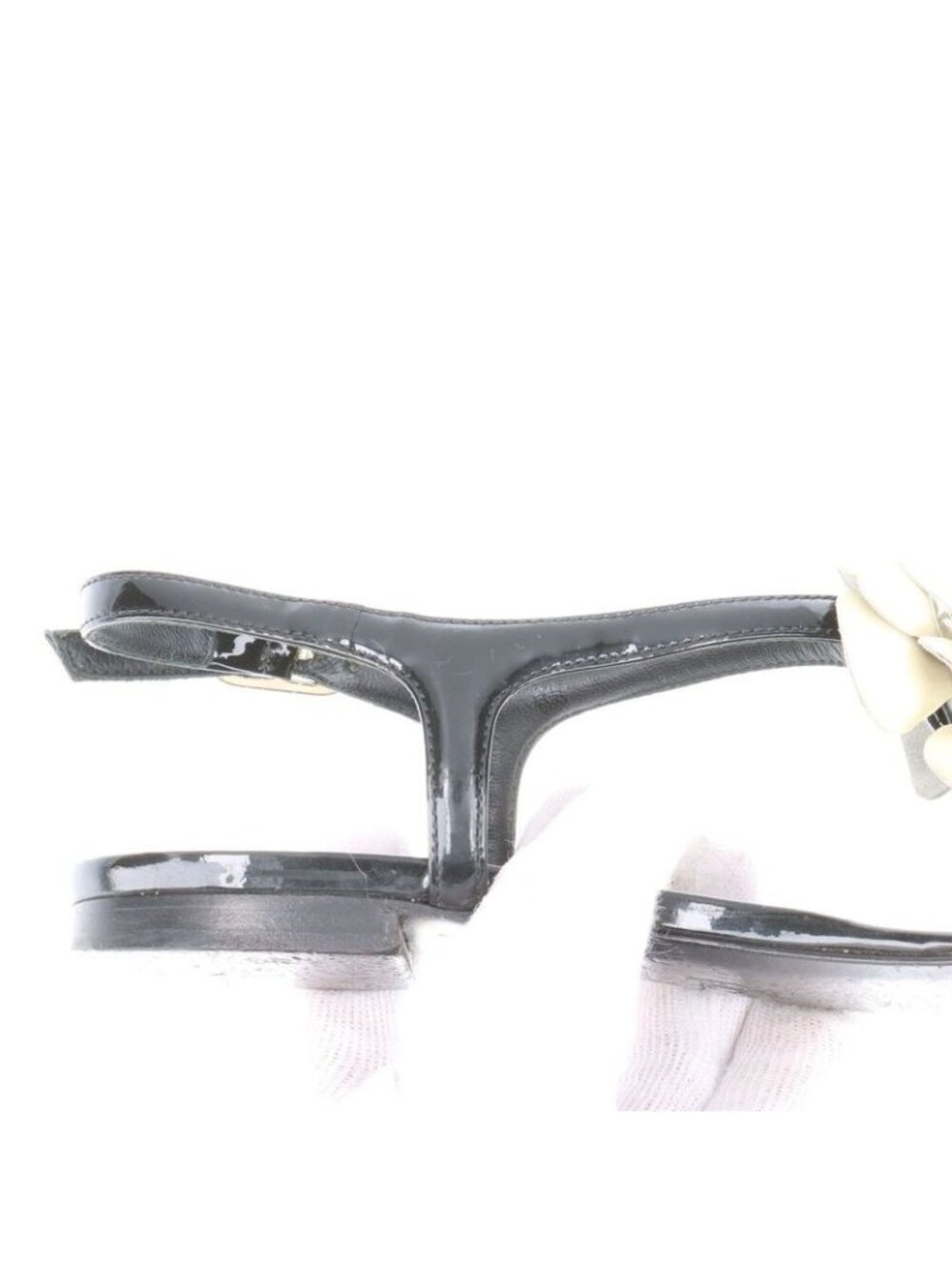 Chanel Coco Mark Camellia Patent Leather Sandals 35 C Black And Ivory - Picture 14 of 15